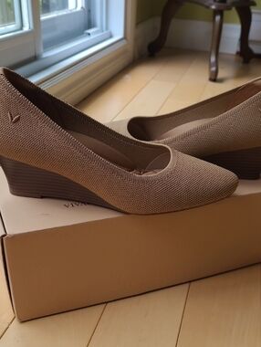 Vivaia Wedge Pump in Tan - Size 38